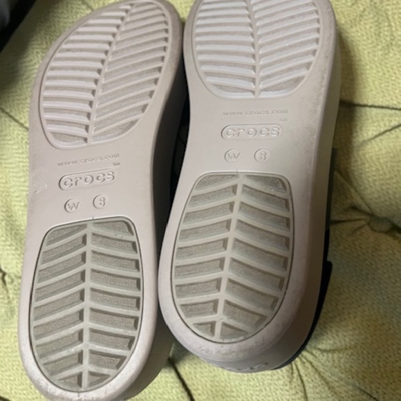 Crocs Brooklyn Low Wedge Sandal - Picture 10 of 12